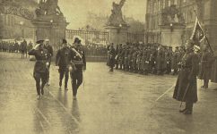 stráž vzdává čest francouzskému velvyslanci - Český svět 20.01.1927 